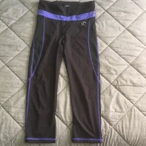 Black capris leggings